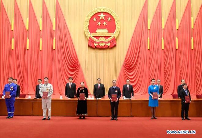 Xi Jinping sa mga manggagawa: isakatuparan ang bago’t historikal na pagsisikap para sa modernisasyon ng Tsina