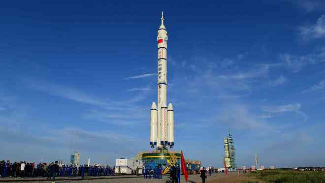 Shenzhou-12 spacecraft ng Tsina, inihatid na sa launch pad para sa manned space mission_fororder_eba98c20f3f945a4b5fa9b9309ea4589