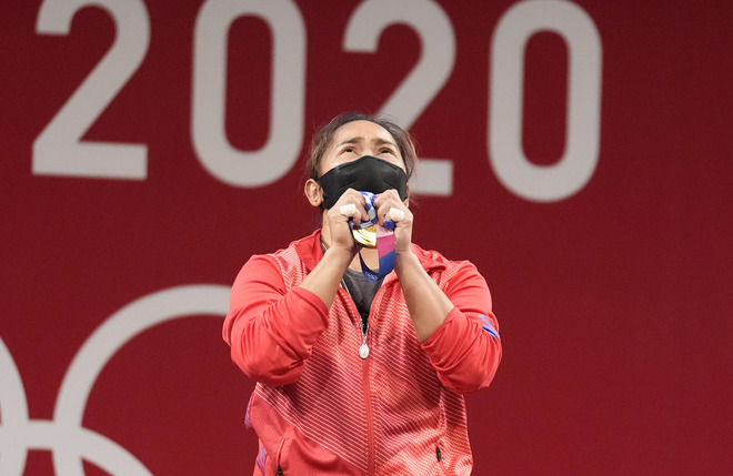 Hidilyn Diaz, nasungkit ang kauna-unahang gintong medalya ng Pilipinas sa Olimpiyada_fororder_VCG111340817415