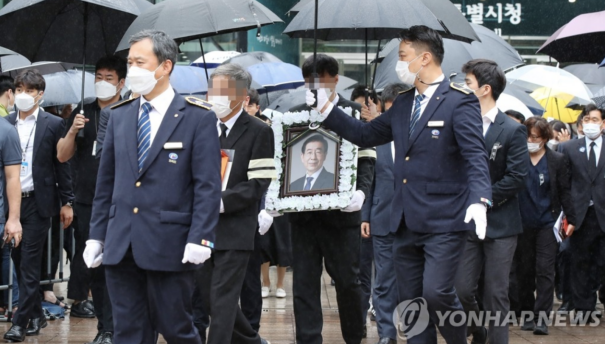 图片默认标题_fororder_韩国首尔市长出殡1