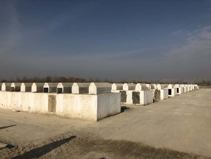 图片默认标题_fororder_The new eco-friendly cemetery where Aziz's father is buried in Xayar County, northwest China's Xinjiang Uygur Autonomous Region, January 8, 2020. CGTN Photo