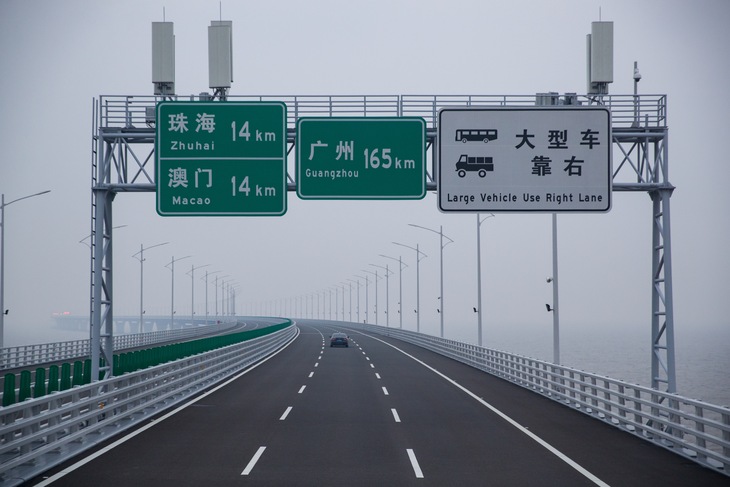 图片默认标题_fororder_港珠澳大桥开通形成三地一小时生活圈（沈湜拍摄）