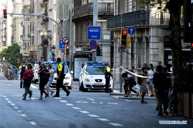 Police officers ask people to leave Plaza Catalonia following a terrorist attack in central Barcelona, Spain, on Aug. 17, 2017. [Photo: Xinhua]