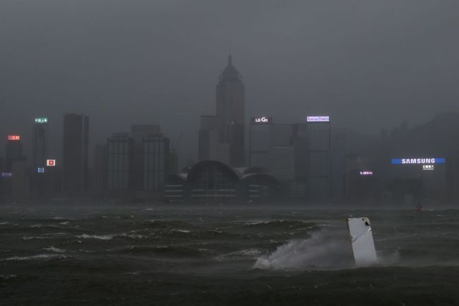 Hong Kong during typhoon Hato on August 23, 2017 [Photo: VCG]