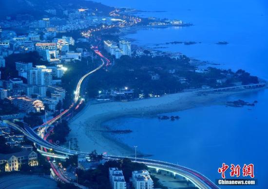 Buildings and bridges are lit up in Xiamen for the BRICS Summit in early September next week. [Photo: Chinanews.com] 