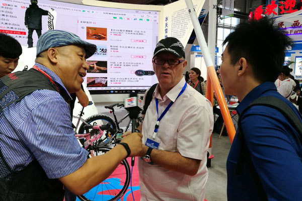 Duggy Day pays a visit to the 11th China-Northeast Asian Expo in Changchun, the capital of northeast China's Jilin Province. [Photo: China Plus]