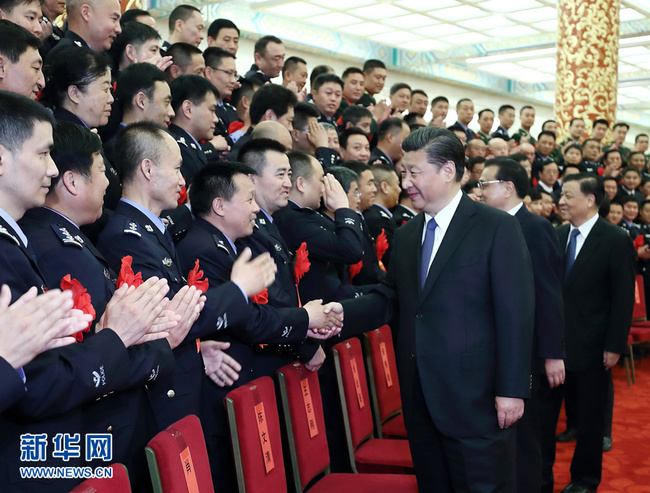 Chinese President Xi Jinping meets with heroes and role models from public security departments across the country in Beijing, on Friday, May 19, 2017. [Photo: Xinhua]