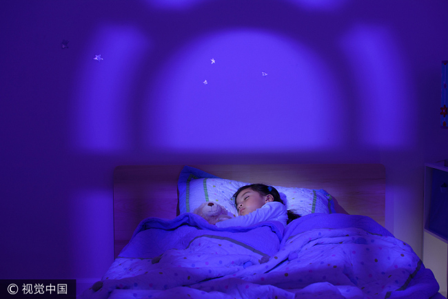 A study by researchers at the University of Birmingham indicates that later bedtimes may place children at increased risk of obesity. [Photo: VCG]