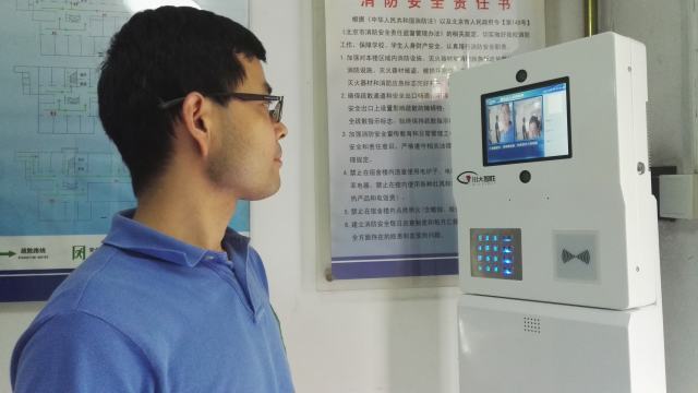 Students of Beijing Normal University are now required to scan their faces upon entering dormitory buildings. [Photo: sina.com]