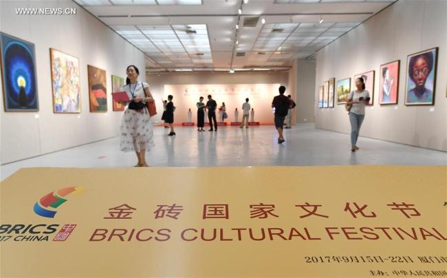 People visit an exhibition of paintings and photos of the BRICS countries in Xiamen, southeast China's Fujian Province, Sept. 15, 2017. [Photo: Xinhua/Lin Shanchuan]