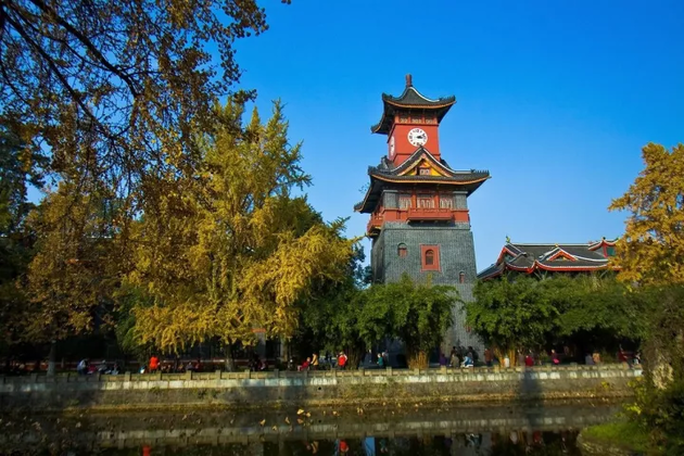 The 30-meter-high Coles Memorial Clock Tower was the tallest building in Chengdu back in 1926. [Photo: huanqiu.com]