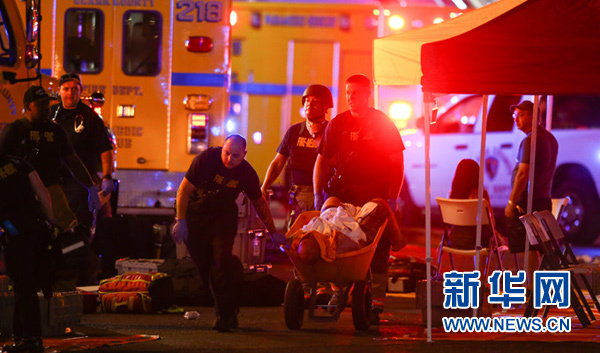 Emergency personnel rescue injured people at the scene of a mass shooting in Las Vegas in the U.S. state of Nevada, on October 1, 2017. [Photo: Xinhua]