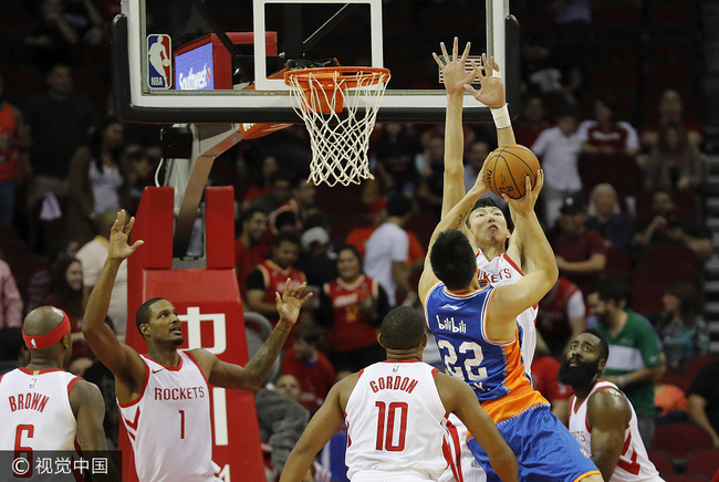 Zhou Qi #9 of Houston Rockets blocks a shot by Zhai Yi #22 of Shanghai Sharks in the second quarter at Toyota Center on October 5, 2017 in Houston, Texas. [Photo: VCG]