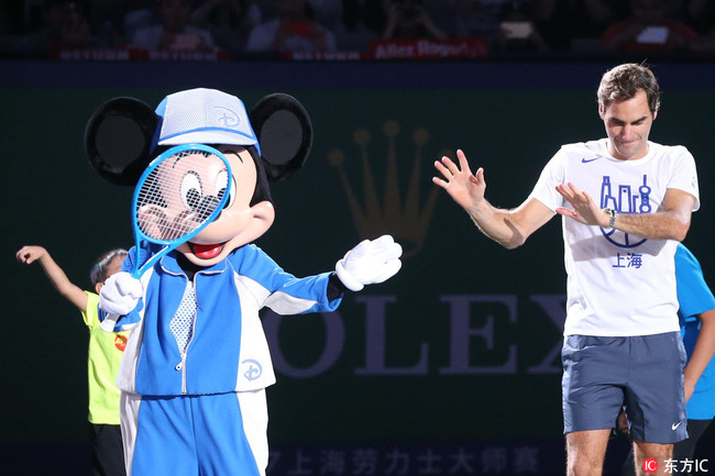 Swiss tennis player Roger Federer enjoys a dance-off with Mickey Mouse during Family Day as part of the Shanghai Rolex Masters at Qizhong Stadium in Shanghai, China, 7 October 2017. [Photo: IC]