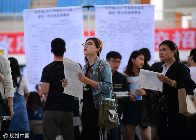 Job seekers at a job fair in Shenyang, Liaoning Province, on May 13, 2017 [Photo: VCG]