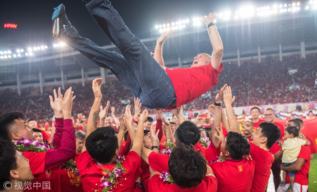 Players of Guangzhou Evergrande celebrate as they sealed their seventh straight Chinese Super League (CSL) title after beating Guizhou Hengfeng Zhicheng 5-1 in Guangzhou on Sunday, October 22, 2017. [Photo: VCG]