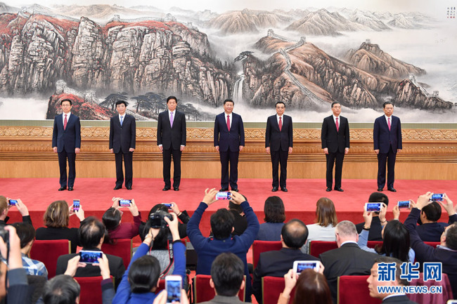 Seven newly elected members of the Standing Committee of the Political Bureau of the 19th CPC Central Committee meet the media on October 25, 2017. [Photo: Xinhua]