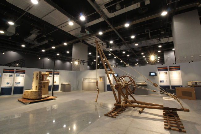 The exhibition “Eureka! Science, Art and Technology of the Ancient Greeks” kicks off in the China Science and Technology Museum (CSTM) in Beijing, November 3, 2017. [Photo provided by CSTM]