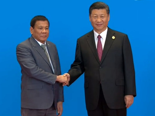 Philippine president Rodrigo Duterte and Chinese President Xi Jinping hold hands ahead of the Leaders' Roundtable Summit at the Belt and Road Forum for International Cooperation in Beijing. The Philippine government lauds China for pushing forward the Belt and Road Initiative. [Photo: sina.com.cn]