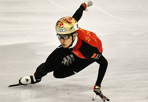 Chinese skater Wu Dajing races in men's 500m prelimenaries of 2017 ISU World Cup Short Track Speed Skating Shanghai station on Nov 9, 2017. [Photo: Xinhua]