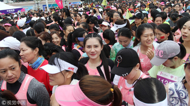 The first Wuhan Women's Half Marathon kicks off in Wuhan on Sunday, attracting about 5,000 runners.