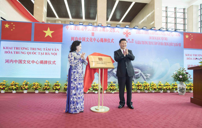 Chinese President Xi Jinping attended the inauguration and handover ceremony of Vietnam-China Friendship Palace with Vietnamese National Assembly Chairwoman Nguyen Thi Kim Ngan in Hanoi on Sunday.[Photo: Xinhua/Li Tao]