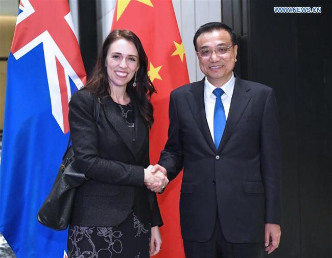 Chinese Premier Li Keqiang (R) meets with New Zealand's Prime Minister Jacinda Ardern in Manila on November 13, 2017. [Photo: Xinhua/Liu Weibing]