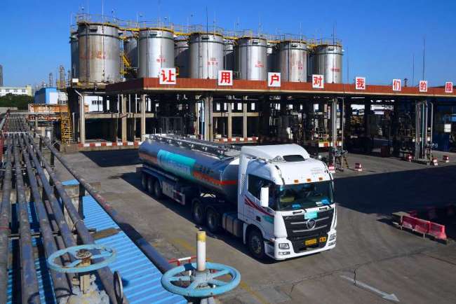 A biofuel transport truck at a Sinopec factory. [Photo: Sinopec provided to China Plus]