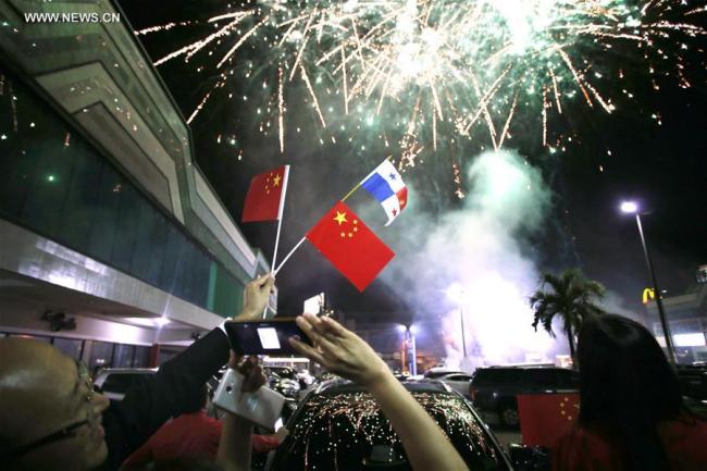 People watch fireworks during the celebration of the establishment of diplomatic relations between China and Panama in Panama City, Panama, June 12, 2017.[Photo: Xinhua]
