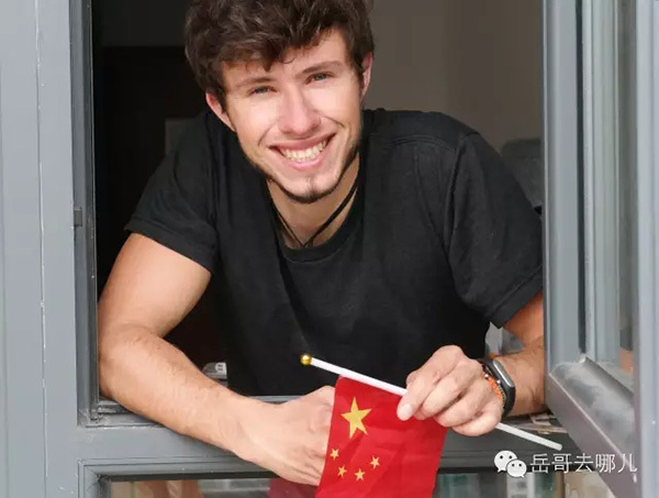 German student Jorg, who graduated from Zhenjiang University, spent nearly 100 days riding 5,800 kilometers to learn about Chinese people's "Chinese dream." [Photo: Jorg's Wechat account]