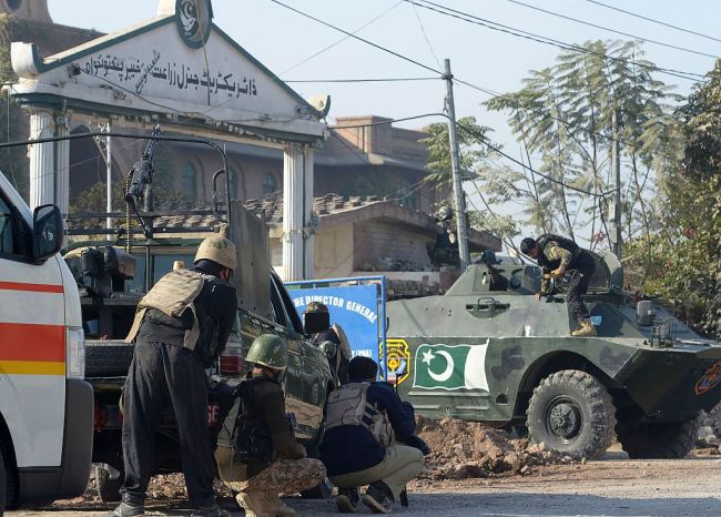Pakistani security personnel take position outside an Agriculture Training Institute after an attack by Taliban militants in Peshawar on December 1, 2017.[Photo: VCG]