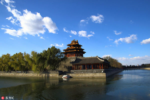 The turret of the Palace Museum in Beijing is seen in a clear day on Nov 22, 2017. [Photo: IC]