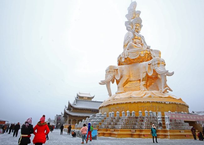 The Golden Summit at Mount Emei in winter [Photo provided by Mount Emei Scenic Spot]