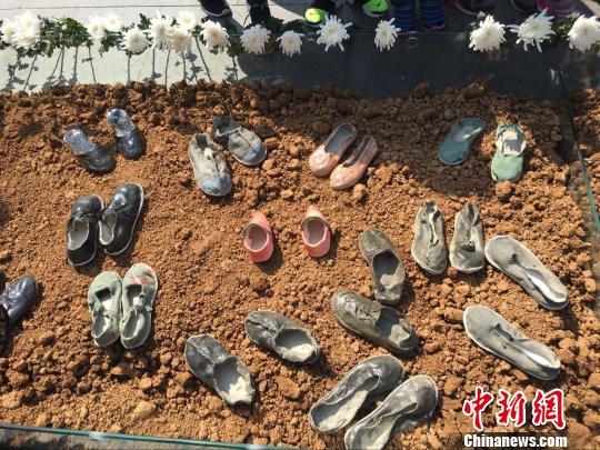 80 pairs of ceramic shoes representing victims of the Nanjing Massacre are on display at the Nanjing Massacre Memorial Hall, Jiangsu province, on April 3, 2017. [Photo: Chinanews.com]