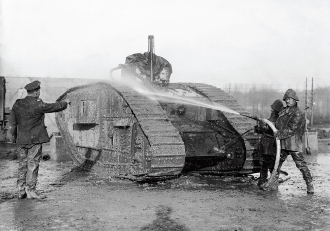Chinese workers at a WW1 tank servicing facility [Photo: Chatham House, London]