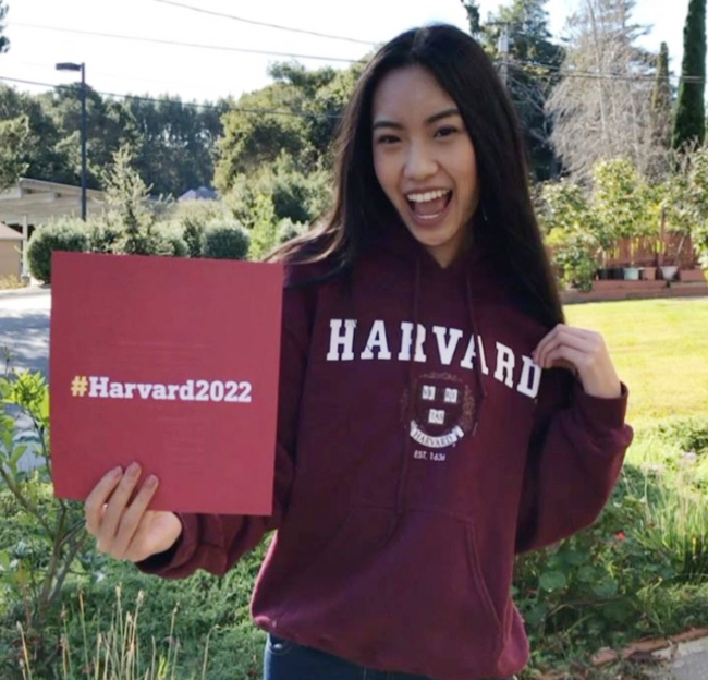 Annie Lu, a senior at Mills High School in Millbrae, California, has been accepted by Harvard University for its Class of 2022. [Photo provided to China Daily]
