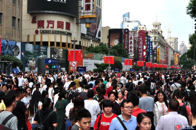 Pedestrians on Nanjing Road, a popular tourist spot in Shanghai. [Photo: IC]