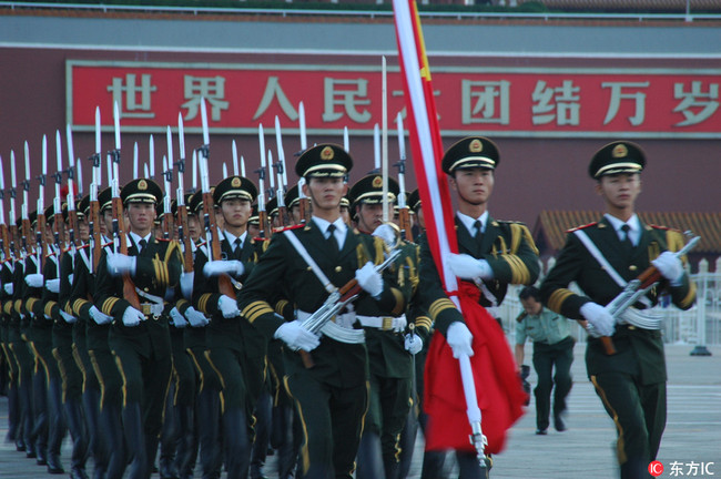 Chinese paramilitary policemen of the National Flag Guard of the Chinese Armed Police Force (CAPF) march during a flag-raising ceremony on the Tian'anmen Square in Beijing, China, 1 August 2007. [File photo: VCG]