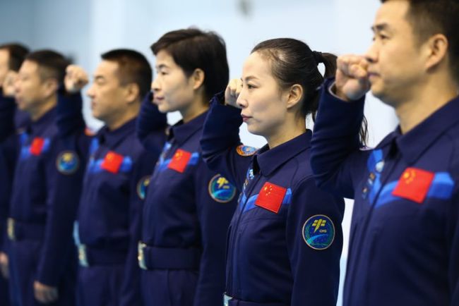 Photo focuses on 38-year-old Wang Yaping reviewing the oath she took when she joined an astronomical PLA battalion, December 4, 2017. Wang traveled to space in 2013, becoming China's second female astronaut to do so. [Photo: China Plus/Li Jin]