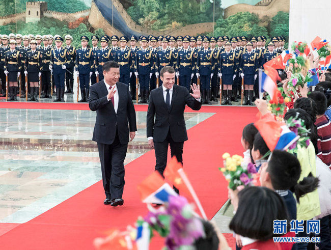 Chinese President Xi Jinping (L) holds a welcoming ceremony for visiting French President Emmanuel Macron before their talks in Beijing, capital of China, Jan. 9, 2018. [Photo: Xinhua/Li Xueren]