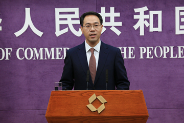Gao Feng, a spokesperson of the Ministry of Commerce delivers a speech at a press conference in Beijing on Januar 11, 2018. [Photo: mofcom.gov.cn]