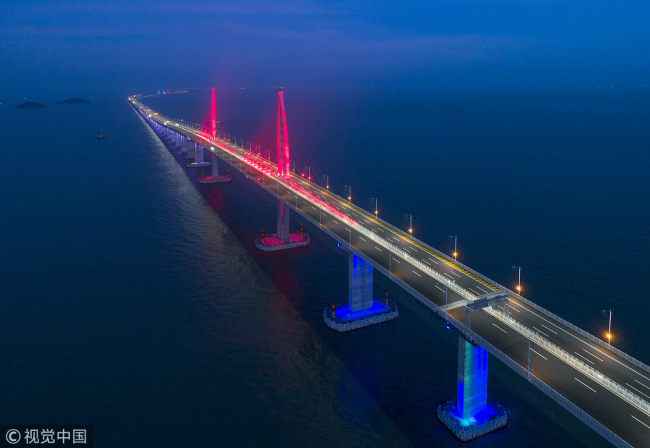 The Hong Kong-Zhuhai-Macao Bridge is lit up on January 3, 2018 after major works of the world's longest cross-sea bridge was completed by the end of 2017. [File Photo: VCG]