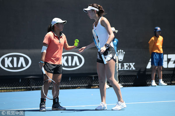 Chinese duo Jiang Xinyu and Tang Qianhui in action during their first round of 2018 Australian Open in Melbourne on January 18, 2018. [Photo: VCG]