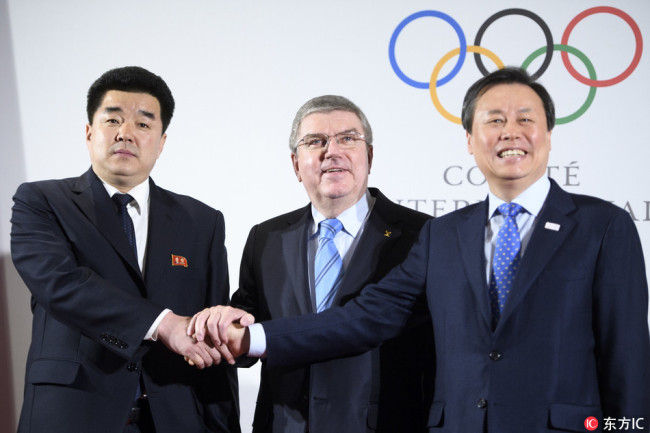 International Olympic Committee, IOC, President Thomas Bach, center, from Germany shakes hands with North Korea's Olympic Committee President and sports minister Kim Il Guk, left, and South Korea's Sports Minister Do Jong-hwan, right, as they arrive for the North and South Korean Olympic Participation Meeting at the IOC headquarters in Pully near Lausanne, Saturday, Jan. 20, 2018.[Photo:IC]