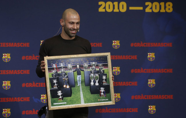 FC Barcelona's Javier Mascherano poses with a picture with FC Barcelona trophies during his farewell event at the Camp Nou stadium in Barcelona, Spain, Wednesday, Jan. 24, 2018. Barcelona have confirmed Javier Mascherano has signed with Chinese Super League outfit Hebei China Fortune after eight year in Barcelona. [Photo AP/Manu Fernandez]