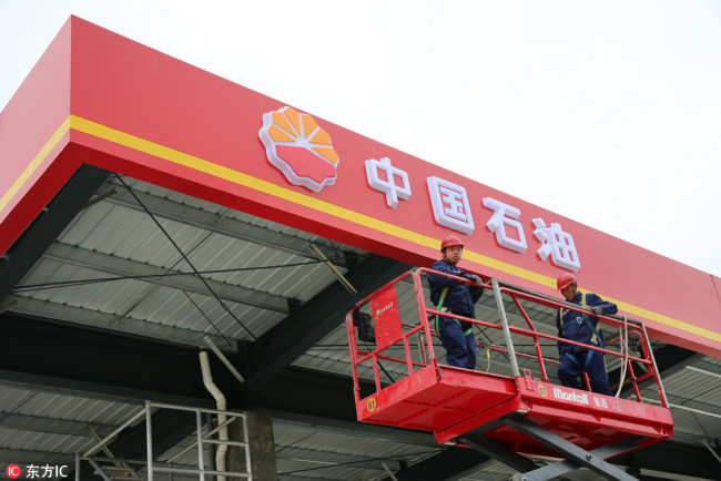 Staffs working at a petrol station owned by China National Petroleum Corporation in Jiangsu Province on Jan. 18, 2018. [Photo: IC]