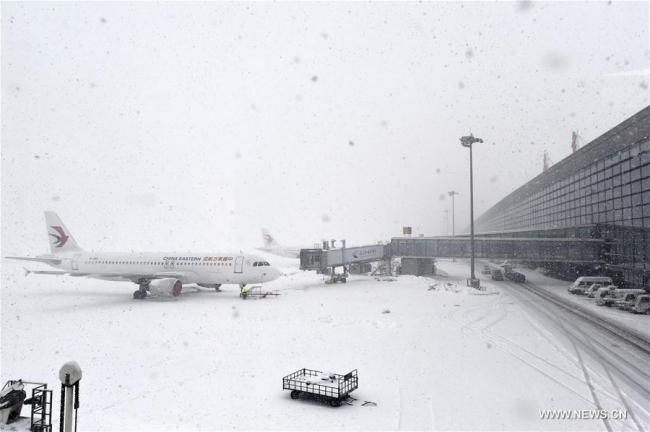 Photo taken on Jan. 27, 2018 shows the snow-covered Nanjing Lukou International Airport in Nanjing, east China's Jiangsu Province. The airport was temporarily closed due to heavy snow. Many flights were delayed or cancelled. [Photo: Xinhua]