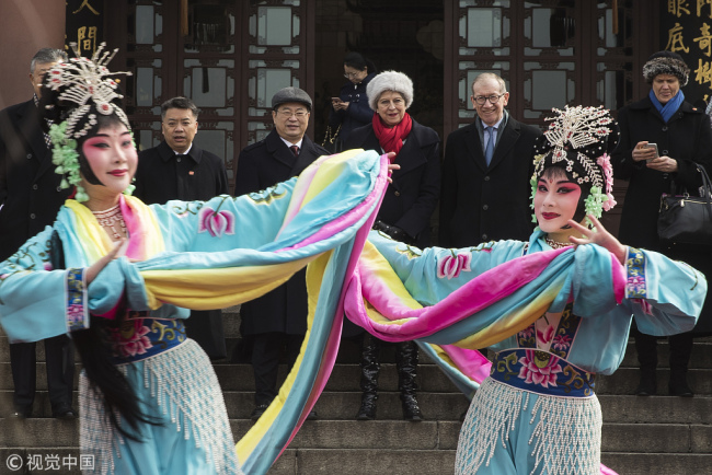 British Prime Minister Theresa May and her husband Philip May watch a cultural event at the Yellow Crane Tower in Wuhan, the capital of Central China's Hubei province, Jan 31, 2018. May is being accompanied by a business delegation during her three-day visit to China. [Photo: VCG]