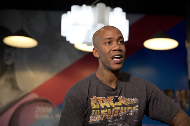 Former NBA All-Star Stephon Marbury speaks during an interview at a micro-museum of him in Beijing, April 27, 2017. [File Photo: AP]