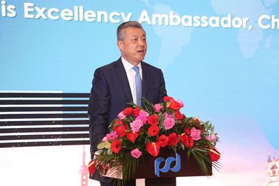 Ambassador Liu Xiaoming addresses the crowd [Photo: Chinese Embassy]